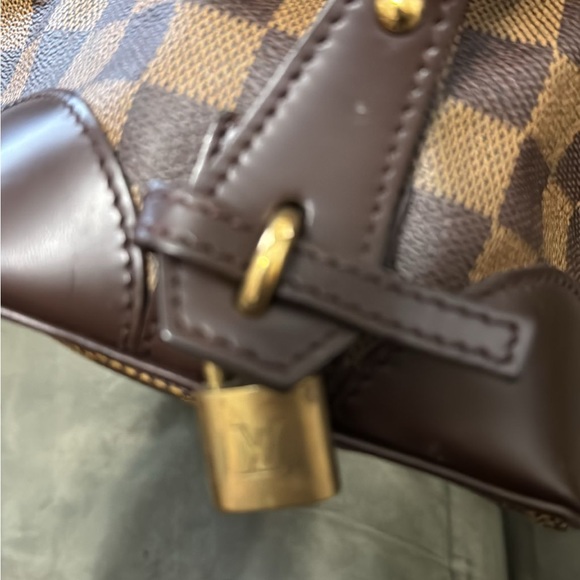 Louis Vuitton Toiletry Pouch - Picture 4 of 7